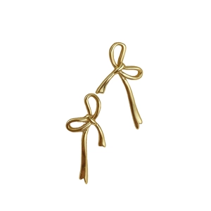 Élégantes boucles d'oreilles nœud dorées en argent S925 avec finition polie pour femmes