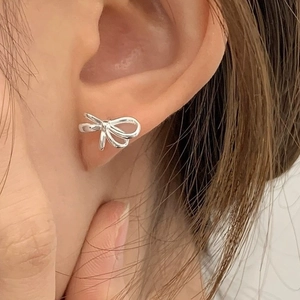 Elegante S925 Sterling Silber Schleife Ohrstecker für Damen mit minimalistischem Liniendesign