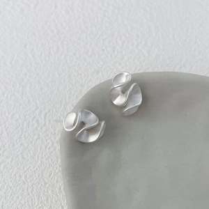 Orecchini a perno minimalisti in argento sterling S925 con finitura opaca satinata