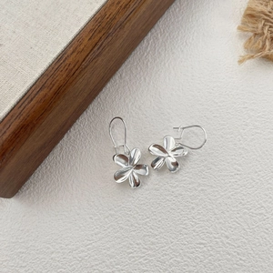 Close-up of minimalist S925 silver flower earrings with 5-petal design and elegant hooks