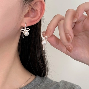 Elegant S925 silver bow earrings with round white pearls in a French vintage aesthetic