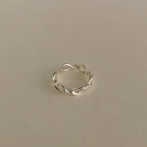 Detailed view of the silver twisted rope texture on an adjustable minimalist ring