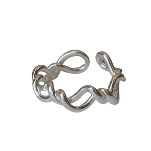 Elegant twisted minimalist S925 sterling silver open ring with adjustable design for women