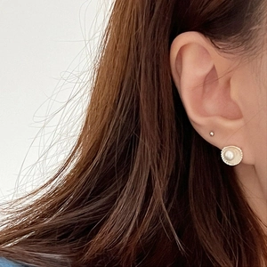 S925 silver freshwater pearl shell stud earrings for women with minimalist golden finish