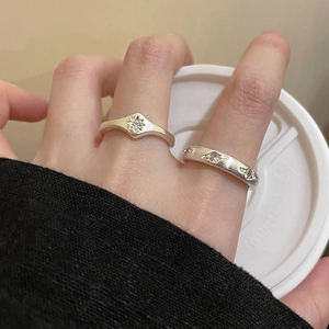 Vintage S925 silver plated star ring set with white gemstone and Saturn engraving