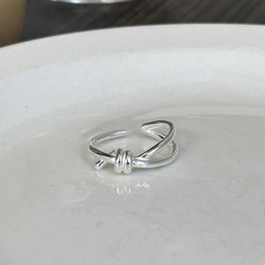 Minimalist S925 sterling silver knot ring with elegant double-line crossover design