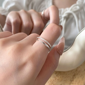 Close-up of a double-layer S925 sterling silver ring with pavé diamonds on a hand