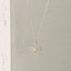 S925 sterling silver geometric double-layer hollow flower pendant necklace on fine chain