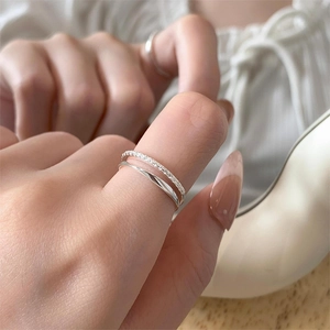 Elegant S925 sterling silver double layer chain ring with zircon pavé on model's hand