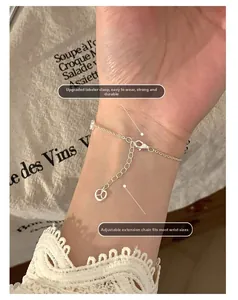 Détail du bracelet en argent S925 avec fermoir mousqueton amélioré et chaîne réglable