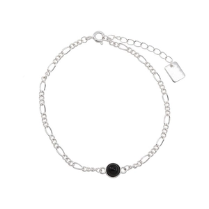 Bracelet minimaliste en argent sterling S925 avec une pierre précieuse d'onyx noire