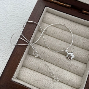 Elegant S925 sterling silver star pendant necklace displayed in a premium wooden box