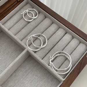 S925 Sterlingsilber Rundohrringe Für Damen Minimalistische Geometrische Polierte Ohrschließe Pendler Modeschmuck