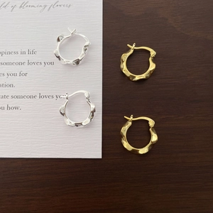 Orecchini a cerchio minimalisti in argento sterling S925 con design a metallo liquido