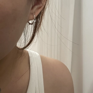 Orecchini a cerchio S925 argento liquido irregolare con design minimalista a onde donna