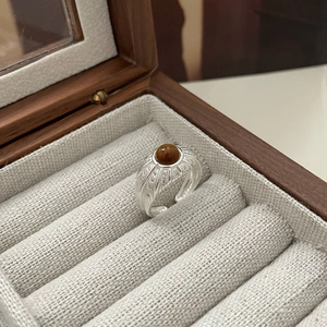 Bague vintage en argent S925 avec pierre oeil de tigre brun et gravure rayonnante