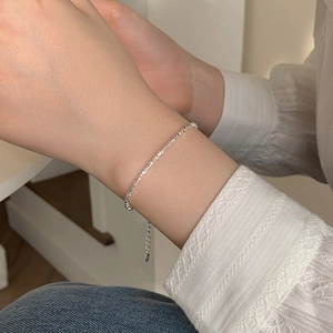 Bracelet minimaliste en argent fin S925 avec texture martelée et chaîne ajustable