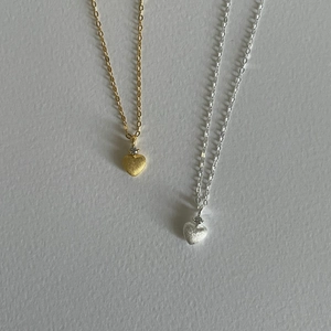 Eleganti collane a cuore S925 in oro e argento con pietra lucida e finitura satinata