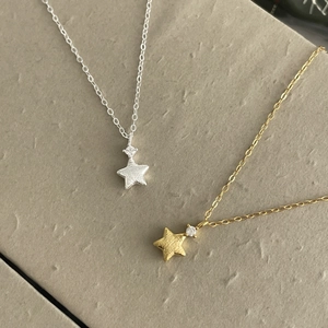 Elegant S925 sterling silver star necklace with zircon in gold and silver finishes