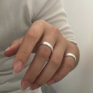 Polished S925 sterling silver minimalist rings worn on fingers for a retro elegant look