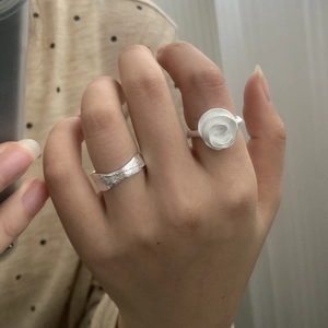 Ensemble de bagues en argent S925 avec motif rose blanche et anneau texturé martelé