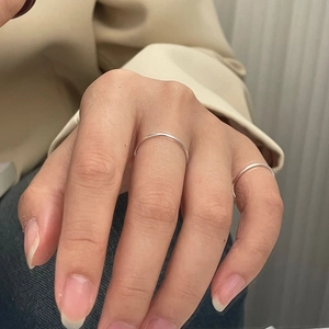 Minimalist S925 sterling silver thin ring 1.2mm band showing polished metal texture