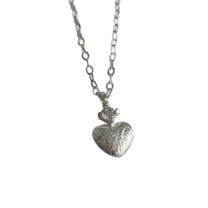 Collana a cuore minimalista in argento S925 con texture spazzolata e zircone brillante