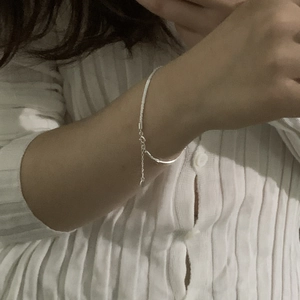 Close-up of minimalist S925 sterling silver chain bracelet worn on a female wrist
