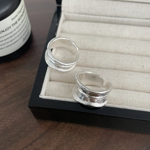 Minimalist S925 sterling silver streamline rings with irregular layered texture in a gift box