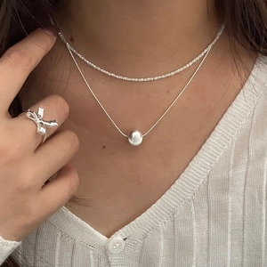 Collier double rang en argent S925 avec pendentif boule et bague nœud minimaliste
