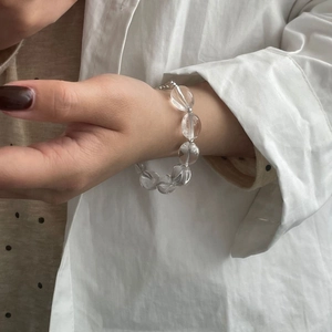 Élégant bracelet en argent sterling S925 avec des perles de cristal de roche facettées