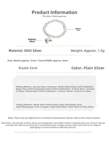 Détail d'une bague en perles d'argent S925 avec pendentif coeur de 6mm sur fil élastique