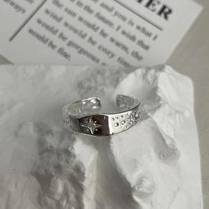 Macro view of S925 sterling silver ring featuring star pattern and zircon on stone base