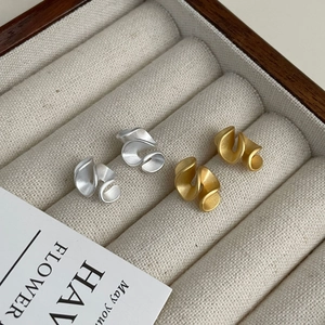 Minimalist S925 sterling silver lotus ruffle earrings in matte gold and silver finishes