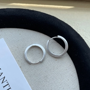 Minimalist S925 silver hoop earrings with brushed matte finish and secure buckle closure