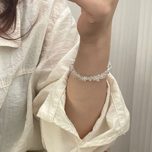 Minimalist 925 silver bracelet with clear white crystal stones on a female wrist