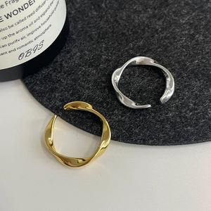 Minimalistische S925 Sterlingsilber Wellenringe in Gold und Silber Ausführung