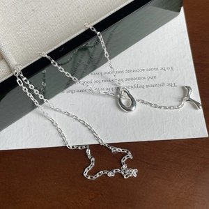 Minimalistische Halskette aus 925er Sterlingsilber mit T-Verschluss und Wassertropfen