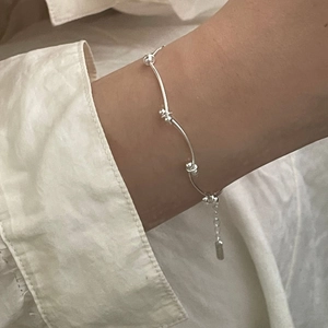 Bracelet perles en argent sterling S925 minimaliste au poignet avec chaîne de réglage