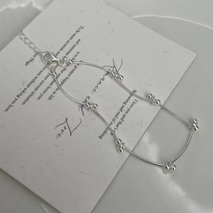 Vue détaillée du bracelet à billes en argent 925 avec fermoir mousqueton et extension réglable