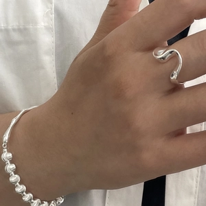 Minimalist 925 silver U-shape wave ring and beaded chain bracelet set on model hand