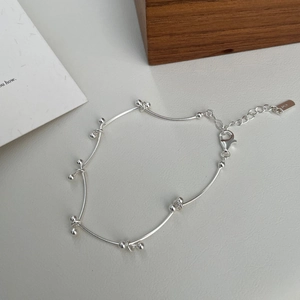 Détail du bracelet en argent 925 montrant le fermoir mousqueton et le poinçon S925