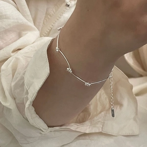 Détail d'un bracelet en argent sterling 925 à perles avec chaîne d'extension réglable