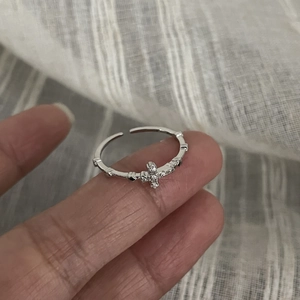 Minimalist S925 sterling silver cross ring with pavé cubic zirconia for women