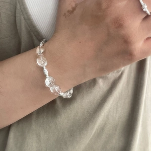 Detailed close-up of S925 silver bracelet featuring clear irregular white crystal beads