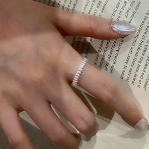 Minimalist S925 sterling silver ring with vertical textures for a trendy Korean style
