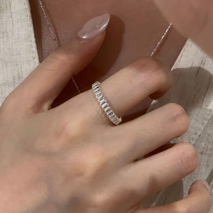 Detail of S925 sterling silver ring with rectangular baguette-cut zircon in a row