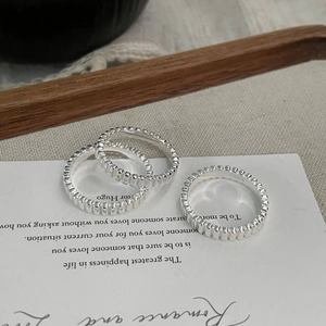 Detailed close-up of S925 sterling silver rings with vertical texture and S925 stamp