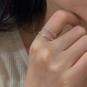 Minimalist S925 sterling silver double layer ring with zircon stone on female finger