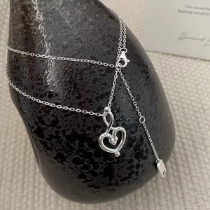 Detail der S925 Sterlingsilber Kette mit Herz-Musiknoten-Anhänger und Karabiner
